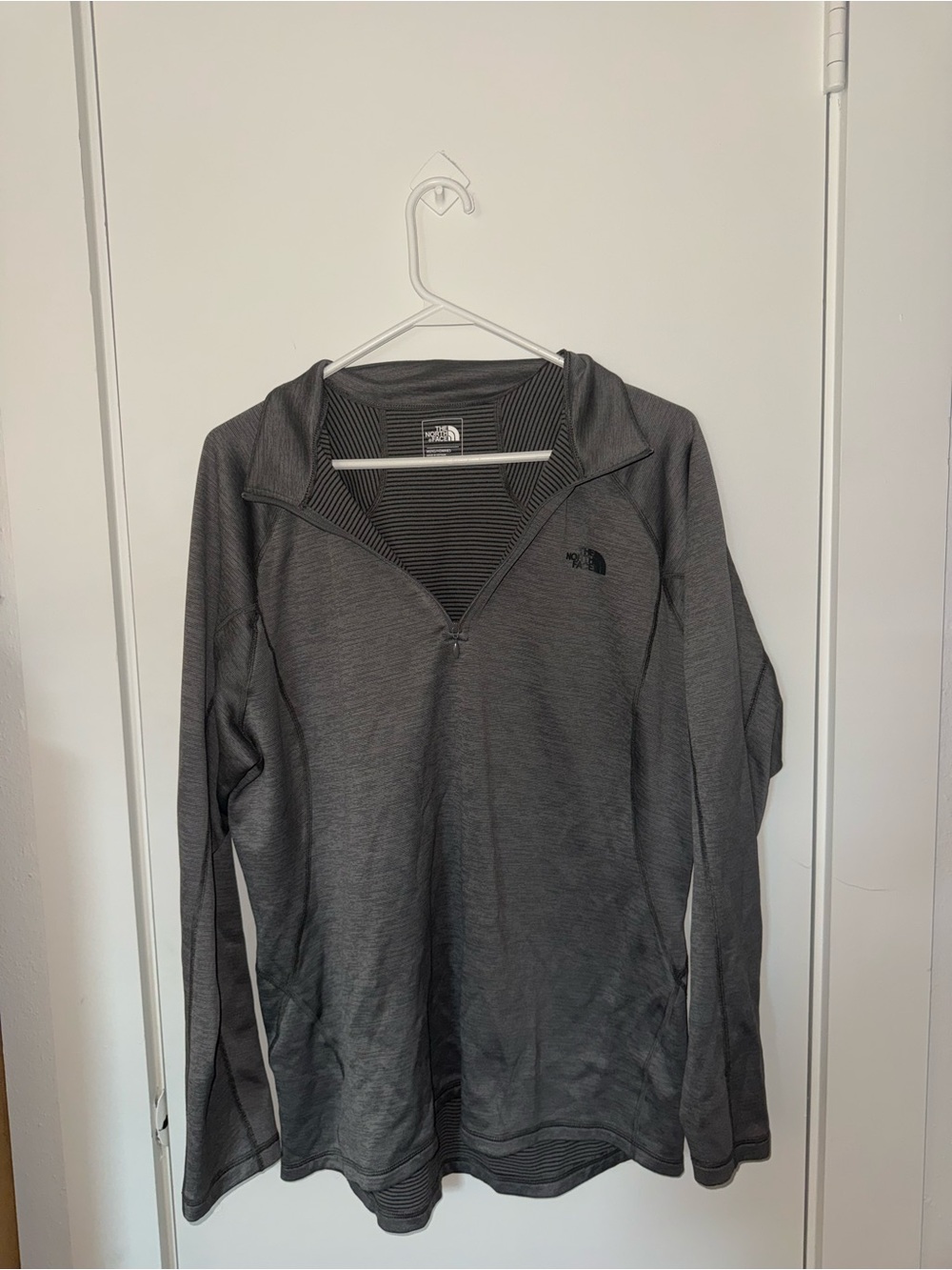 The North Face Men's Charcoal Gray Half-Zip Pullover Hoodie